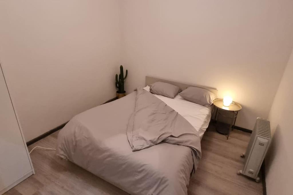 Worker's - 2 Bedrooms & Court Yard - Smooth *