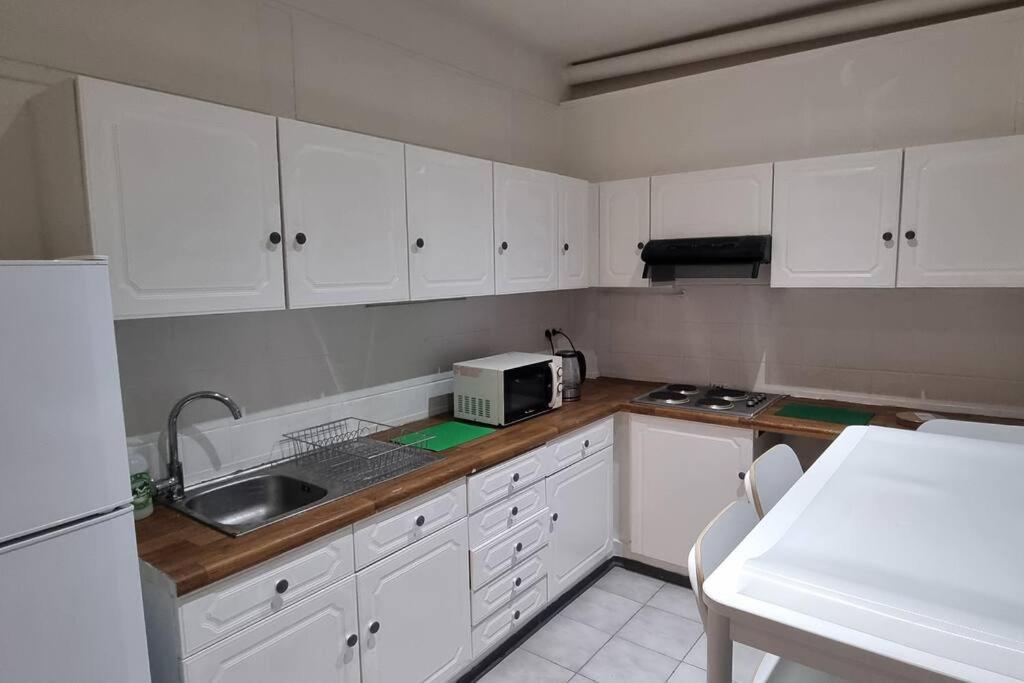 Worker's - 2 Bedrooms & Court Yard - Smooth Apartment *