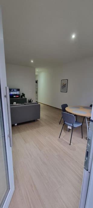Worker's - 2 Bedrooms & Court Yard - Smooth Apartment Antwerp