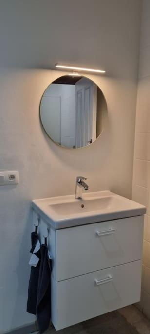 Worker's - 2 Bedrooms & Court Yard - Smooth