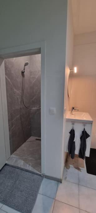 Apartamento Worker's - 2 Bedrooms & Court Yard - Smooth Antuérpia